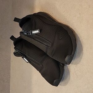 Black soft foam puma tennis shoes Size 8.5 sneakers